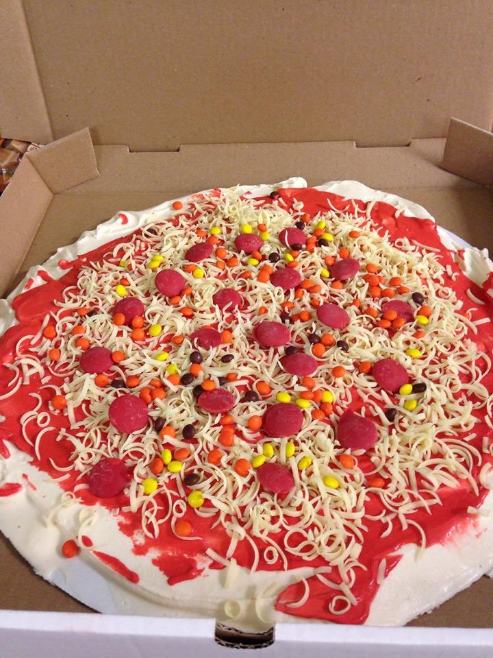 carouselice's tweet photo. Pizza like no others.....ice cream pizza with all your toppings #Fwft Fort Wayne food truck https://t.co/z0RmBoxrzt