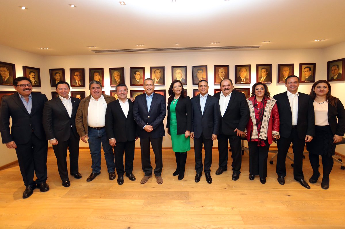 PRI_Nacional's tweet photo. ¡L@s aspirantes de nuestro partido, van en unidad por el triunfo y el progreso de Quintana Roo! https://t.co/ipqow0Kb7I