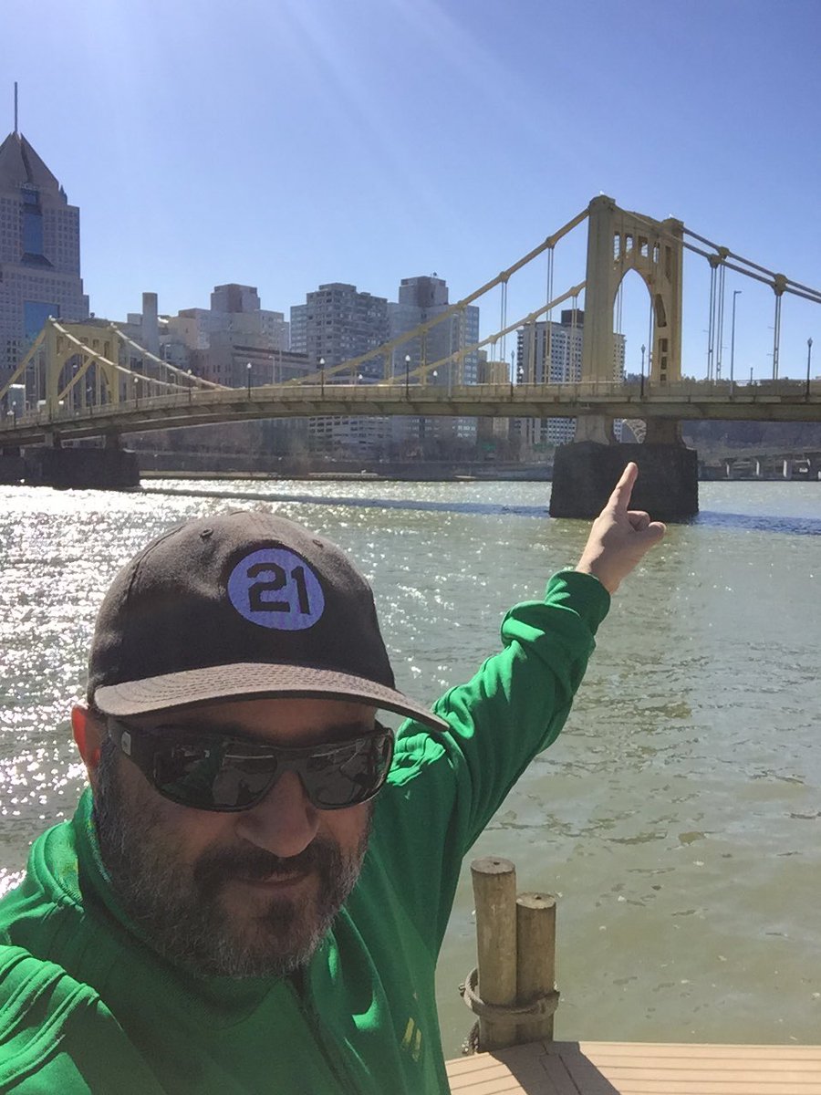 bigbenzaburgh's tweet photo. Look!! βοΈ It's a beautiful day in the neighborhood! #Travel with me #pghbeliever #pgh200 #lovepgh #somepgh https://t.co/qRakh9cdqm