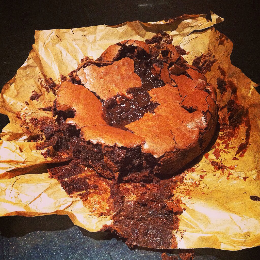 simoneodonovan's tweet photo. Botched chocolate mousse cake. Where did we go wrong? #dadcantbake #bakingfail @thehappypear https://t.co/0LFnaO44if
