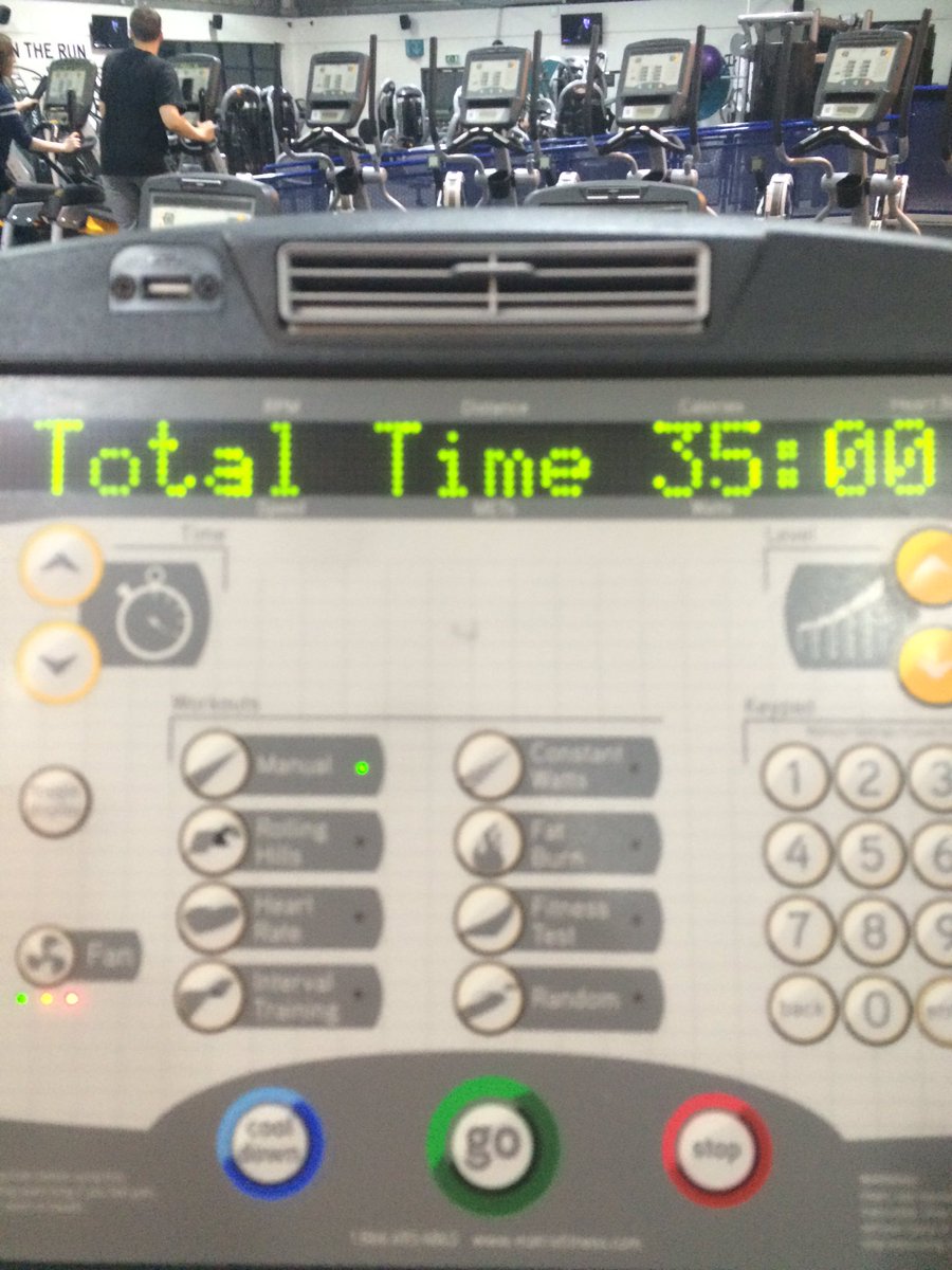 Daanbread1's tweet photo. @MrTimBee cheeky little bit of exercise on a Saturday night!! Roll on Tuesday night #Timsanity #Insanity #gym https://t.co/xEOwrhpSxg