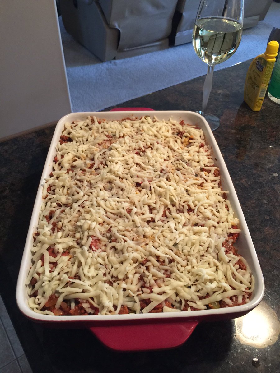 KarinEschweiler's tweet photo. @GreenAcreGirl14 Time to enjoy some wine while the Supreme Pizza Lasagna is baking #anothernewrecipe #bookquality https://t.co/pIN6KP28WM
