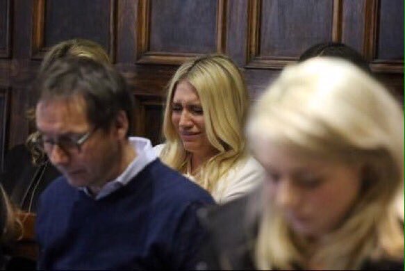 ItsGirllCode's tweet photo. She's not even asking for the man that assaulted her to go to jail,she just doesn't want to work with him #FreeKesha https://t.co/A3sjiv04xl