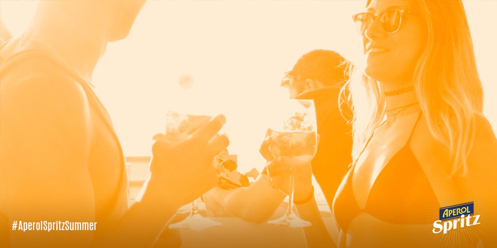 AperolChile's tweet photo. En pocos minutos la playa de #Pichilemu y un naranjo atardecer serán testigos del penúltimo #AperolSpritzSummer https://t.co/BbVbOlyyBj