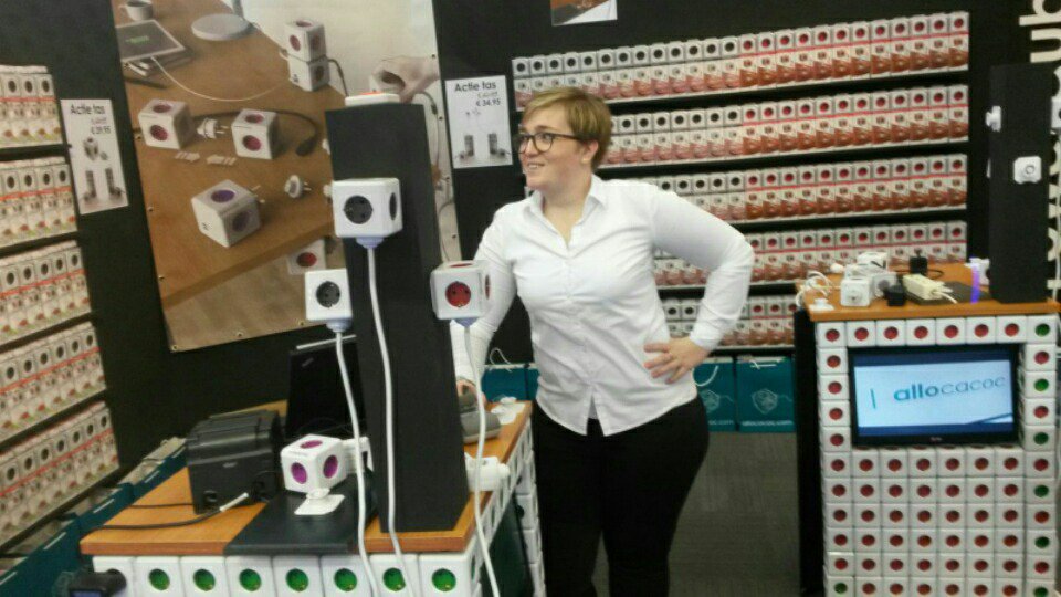 roosbomers's tweet photo. Daar zijn we weer! Voor powercubes moet u bij ons zijn! #hal1 #huishoudbeurs #newstandard #allocacoc https://t.co/Yaod6stXue