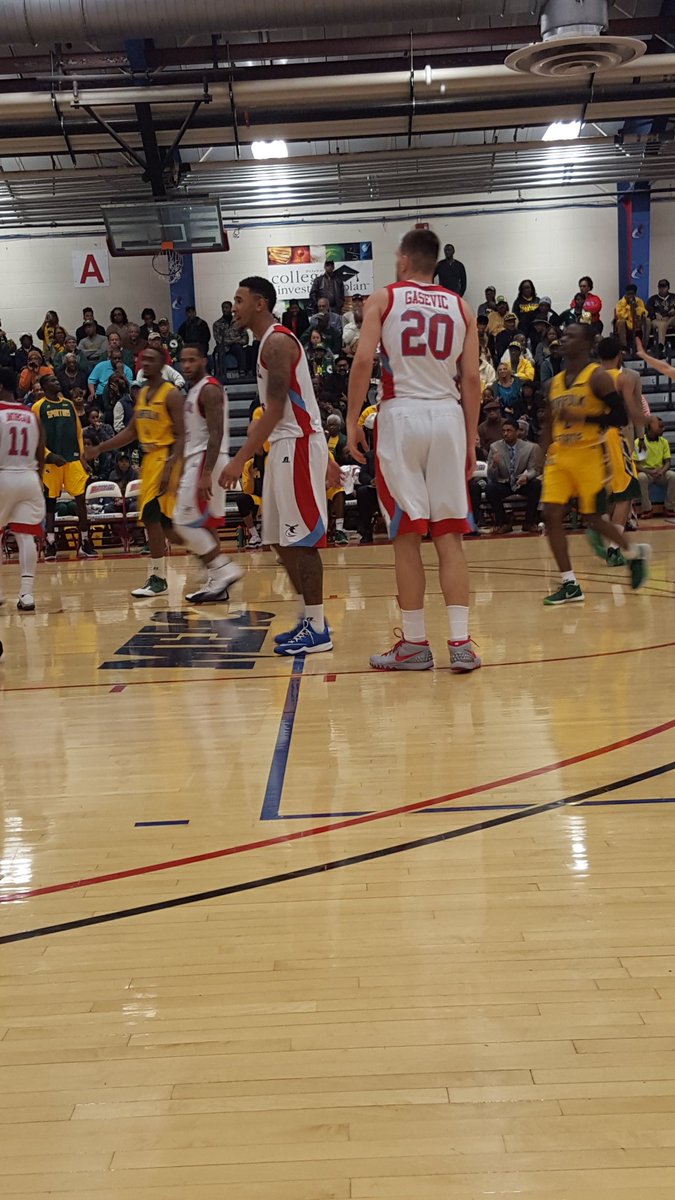 DSUAlumniAssoc's tweet photo. At DSU Men's Basketball Game https://t.co/dibBbZjxMb