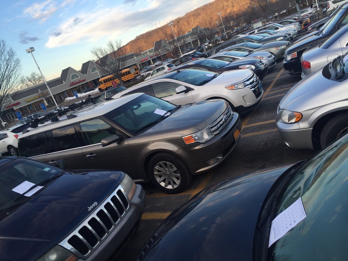 Making all of whalley ave know we are here!! Come see us! <a href="/marceloclaure/">Marcelo Claure</a> <a href="/ConradJHunter1/">Conrad J Hunter</a> @c_pisani17 <a href="/Heather_B43/">𝐇𝐞𝐚𝐭𝐡𝐞𝐫 𝐌𝐨𝐬𝐜𝐚</a>