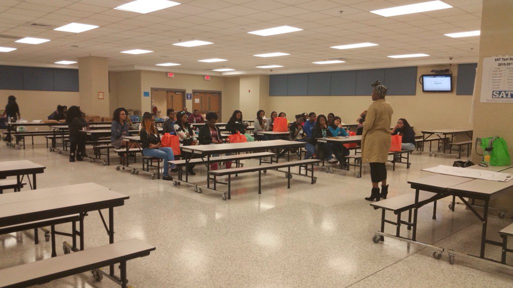 pinkmoon4acause's tweet photo. @gearupccsd #teensummit2016  receive group exercise instructions for "Putting Your Brand on FLEEK" @thetykarobinson https://t.co/WT2RpaiFDz