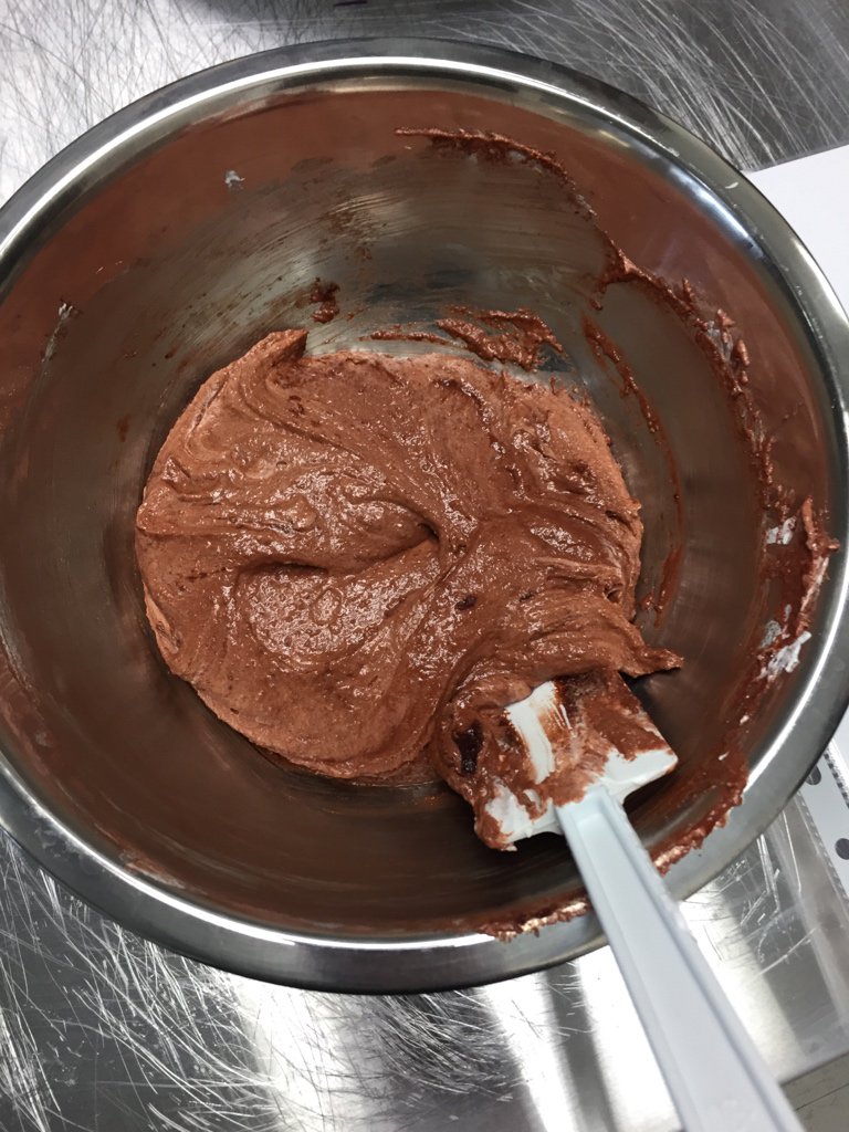 vanfoodster's tweet image. My dulce de Leche macarons in progress @BonMacaronVic #macaronclass