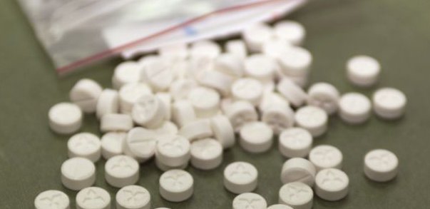 DailyMirror's tweet photo. Horrifying drug 'that can turn users into CANNIBALS' hits UK streets https://t.co/DCtoD4YanX https://t.co/KuSQgJFfXI