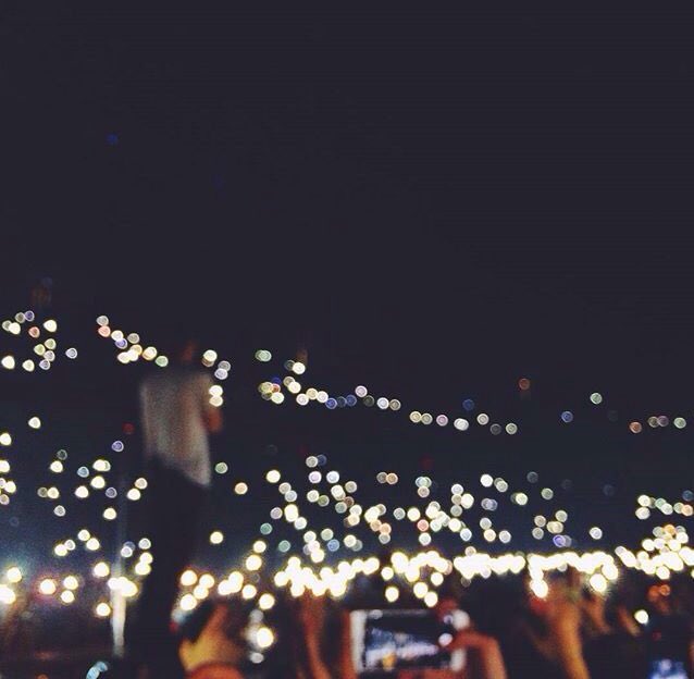 NazarenkoAnna's tweet photo. When the stars look down on me 
What do they see? 
Goodnight🌌✨ https://t.co/PHtJsgxHt5