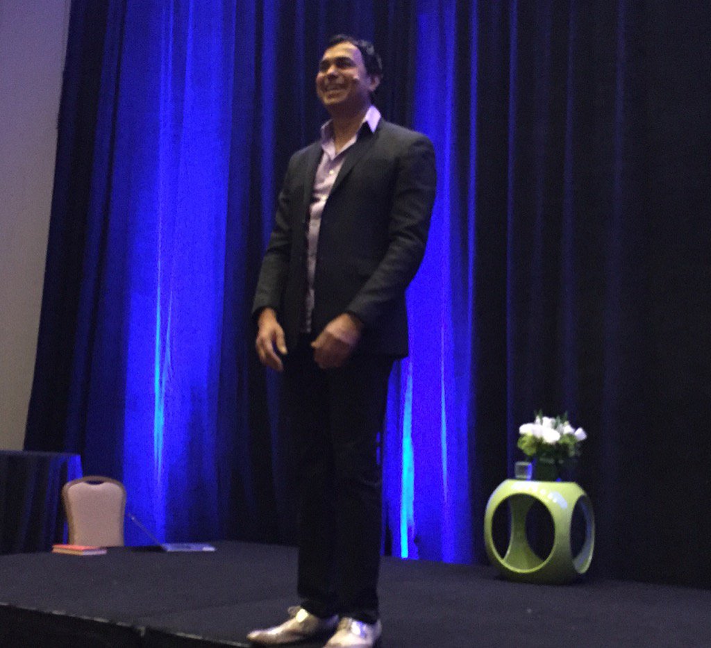 annemoto's tweet photo. "Listen to the tweet of your heartbeat...connect to your inner-net one minute a day" #wisdom2016 @GopiKallayil https://t.co/Ln2RY25vcl
