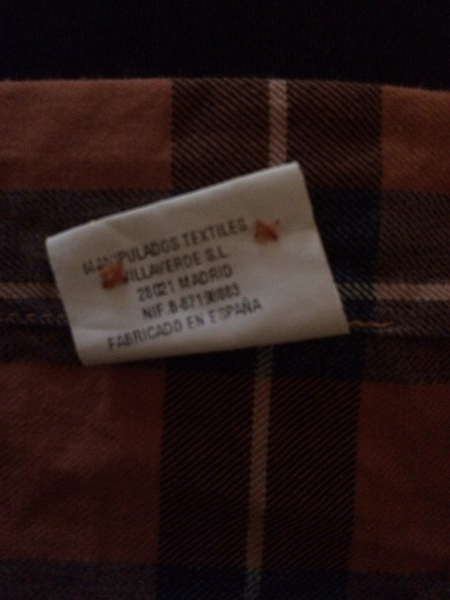 JotaMB's tweet photo. @jordievole pregunta #QuienHizoMiRopa #ensenatuetiqueta Camisa de @TheFrogCo fabricada en España #FashionVictims https://t.co/ALtO40wEJ5