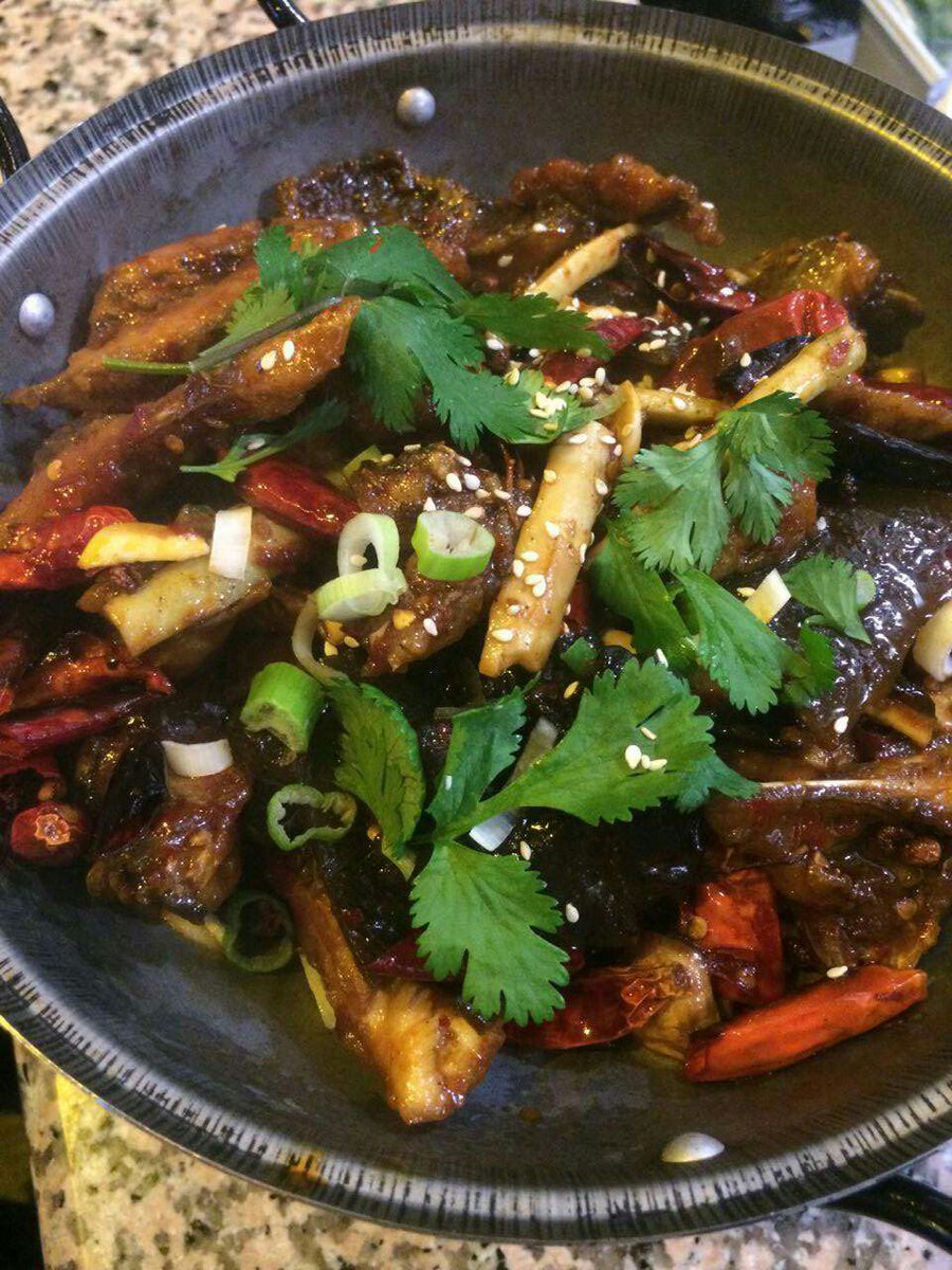 VisitBroadwaySF's tweet photo. 2nite's the SF Chinese NY Parade, and what sounds better than dinner at Little Szechuan?! https://t.co/JNFWnKp7hd https://t.co/ViS5MAFVfc