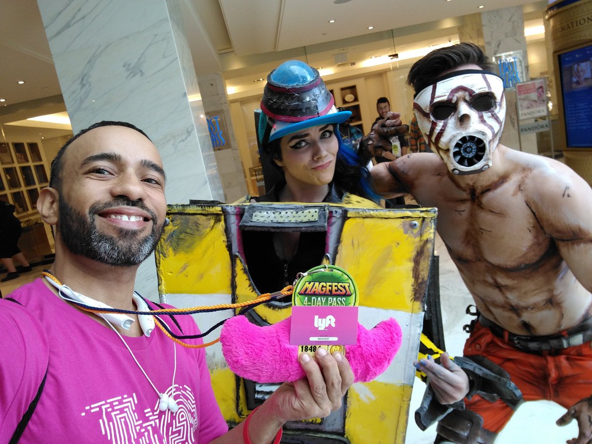 michael_lyft's tweet photo. #lyft #lyftlove #magfest #magfest2016 #cosplay #cuddlestache #borderlands #claptrap https://t.co/mSzmWOFgMj