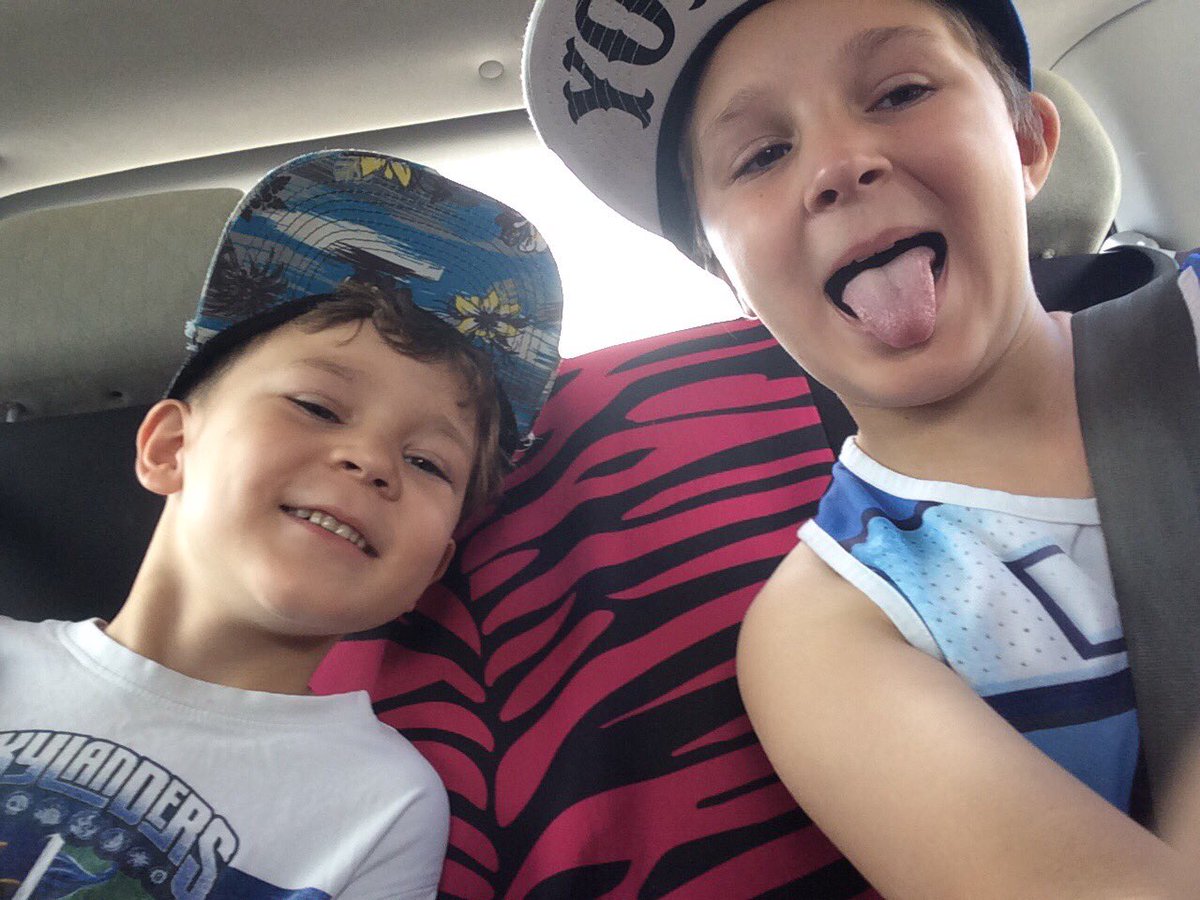 VlogWorldExpo's tweet photo. On my way to SeaWorld now yay😀 https://t.co/DQmIkQLKif