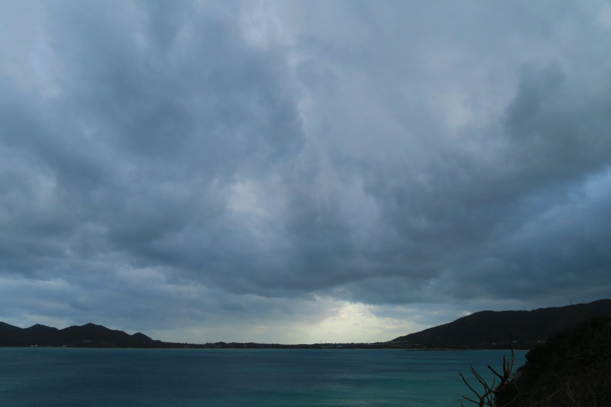 아마미섬 3일째, <소년, 소녀 그리고 바다> 촬영지 몇 곳을 둘러봤다. 마침 흐리고 비오는 날이라 영화 속 분위기를 느낄 수 있는 풍경을 볼 수 있어서...