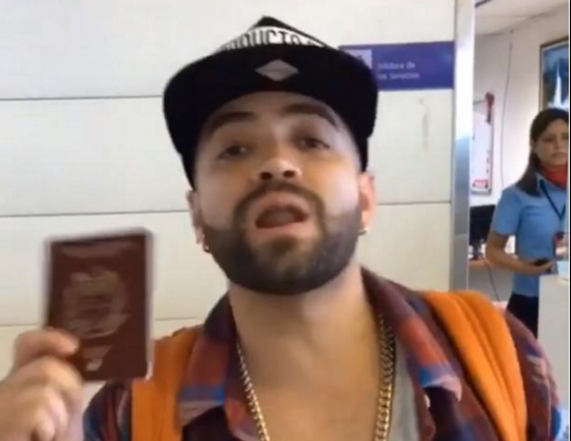 ElNacionalWeb's tweet photo. Nacho: “El Saime anuló mi pasaporte, no voy a poder salir del país” https://t.co/RtkBsxGDSQ  https://t.co/cjU0H7xxn2