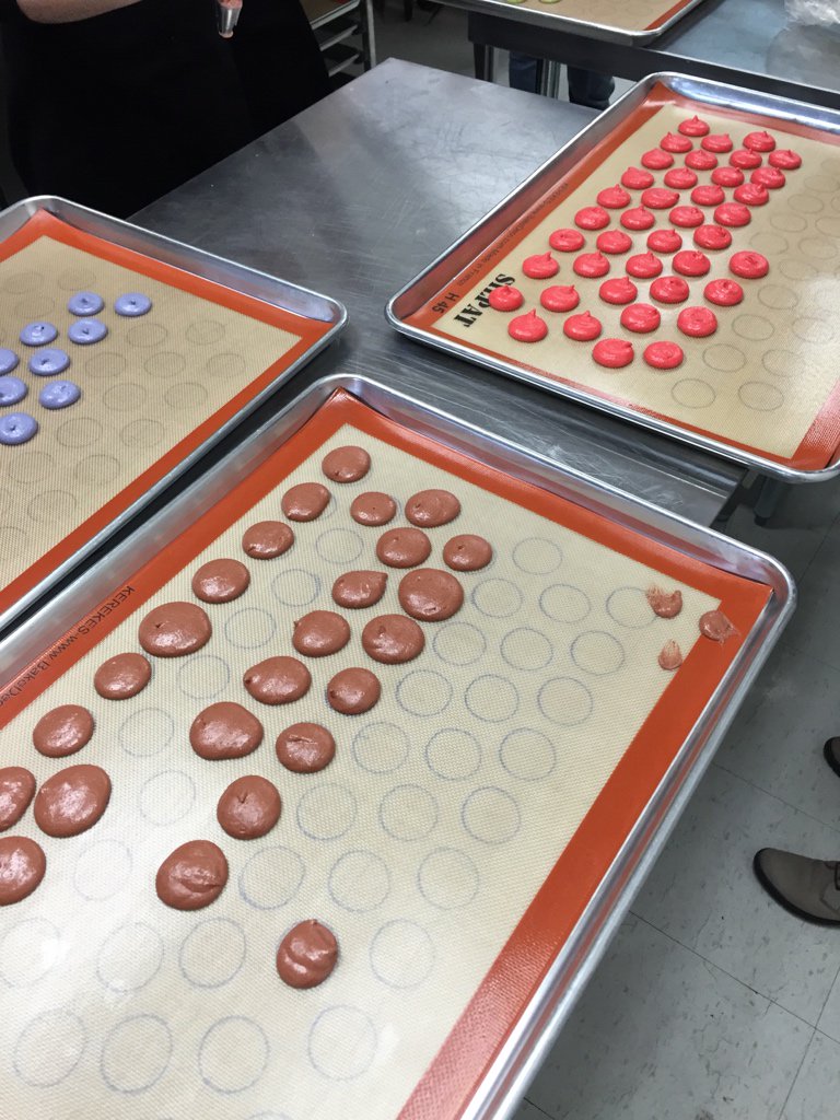 vanfoodster's tweet image. Macarons on the baking sheet @BonMacaronVic #macaronclass