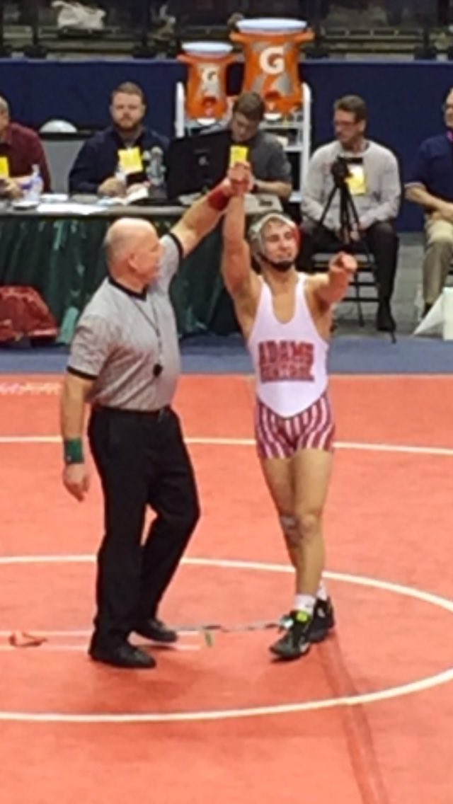bigticketbates's tweet photo. 42 Wins=School Record 131 Career wins=4th All Time 8th place at State #BagubaStrong @RiseUP_11
#ProudDad #NBATBG https://t.co/YM3r1vQ5Xt