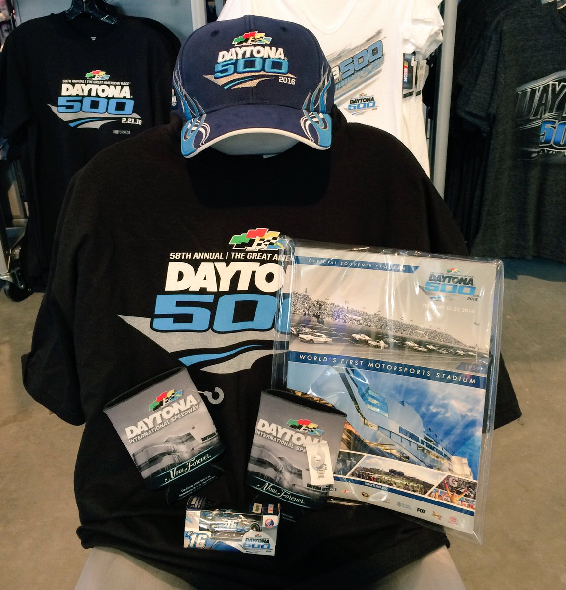 ChicagolndSpdwy's tweet image. We're so excited for the #DAYTONA500 we can barely hold on to all this...

So RETWEET and we could give it to you 😏