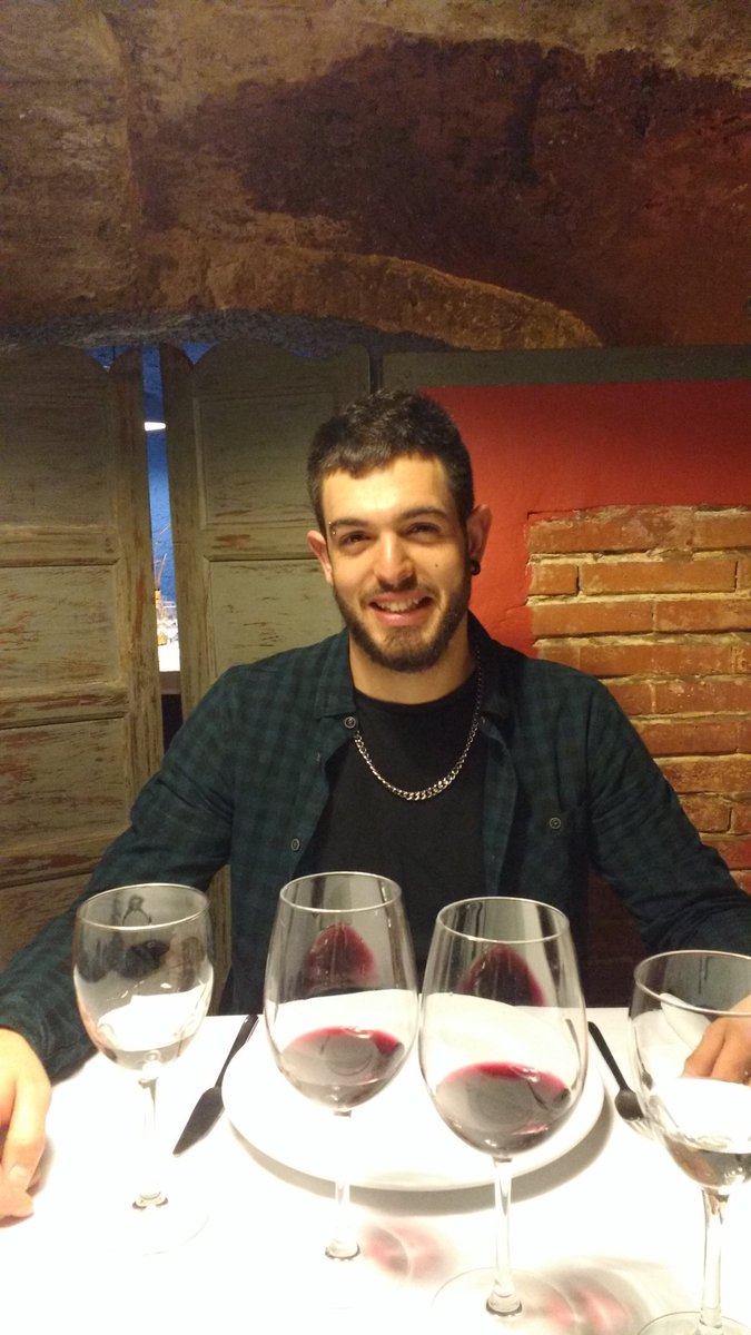 abelcr259's tweet photo. Un añito ya con mi pelitos! Y lo celebramos con una buena cena @MelrousePlace https://t.co/UKcM2eFa9B