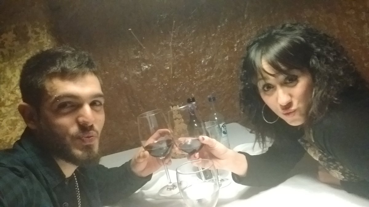 abelcr259's tweet photo. Un añito ya con mi pelitos! Y lo celebramos con una buena cena @MelrousePlace https://t.co/UKcM2eFa9B