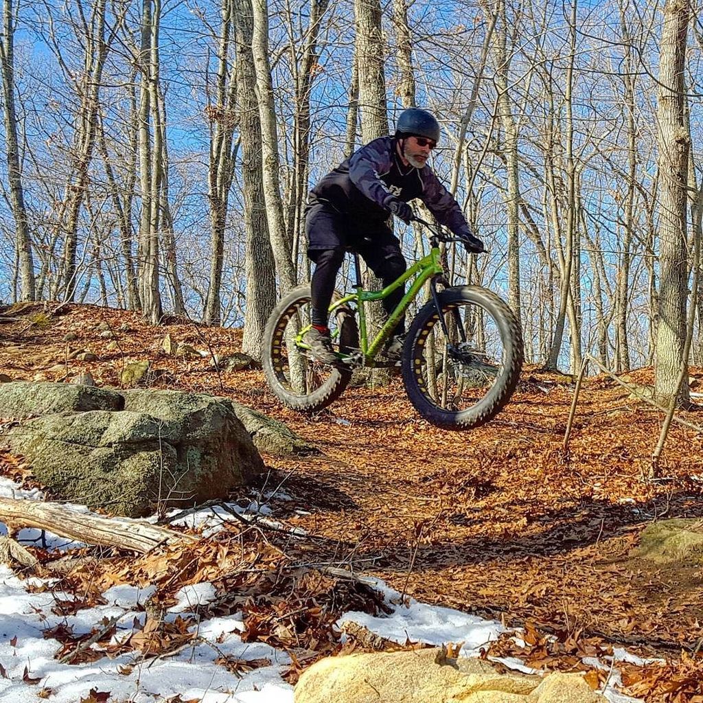 TuttoMTB's tweet photo. lmkeary / @ovahthebars fat and flying
#fattiefun #fatbike #mtb #mtblife #sendit #jump #ryao #fatbikenation #mountai… https://t.co/z41FQK7SKN