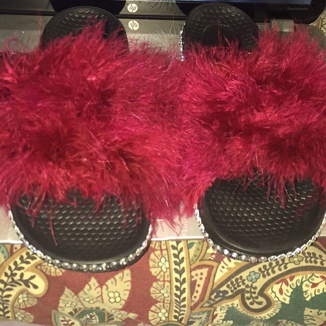_IdaMae's tweet photo. #fuzzyslides #furryslippers #fur #chic #fashion #FashionWatch #allcolors https://t.co/zst5oelzu3