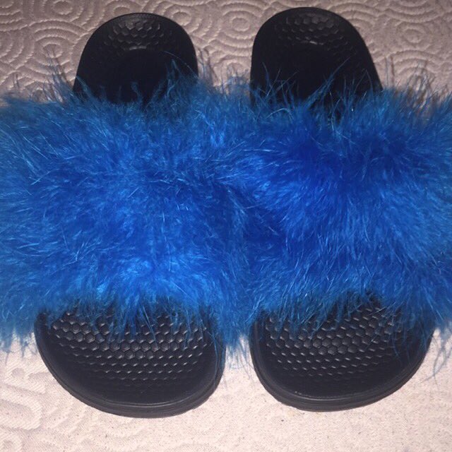 _IdaMae's tweet photo. #fuzzyslides #furryslippers #fur #chic #fashion #FashionWatch #allcolors https://t.co/zst5oelzu3