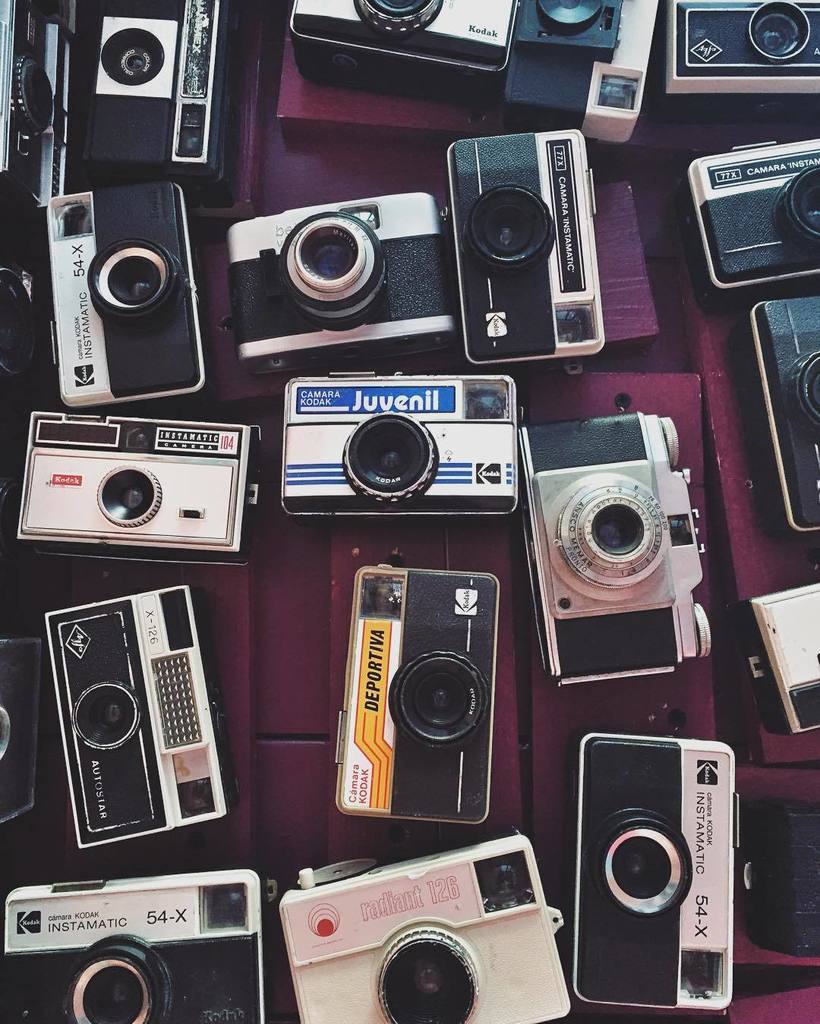 homedesigngoals's tweet photo. 📷 Came across this mother load of #Vintagecameras 📹👌They can add a nice touch to a shelf, wall, office or even a #k… https://t.co/4y0HYQ25jE