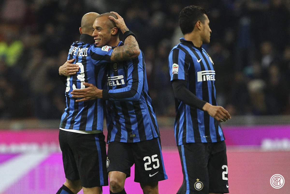 Inter's tweet photo. 📷 Scatto dopo scatto, riviviamo #InterSampdoria. Su inter.it tutte le immagini: https://t.co/lsbvRAYmTs #FCIM https://t.co/1XOeLp45fZ