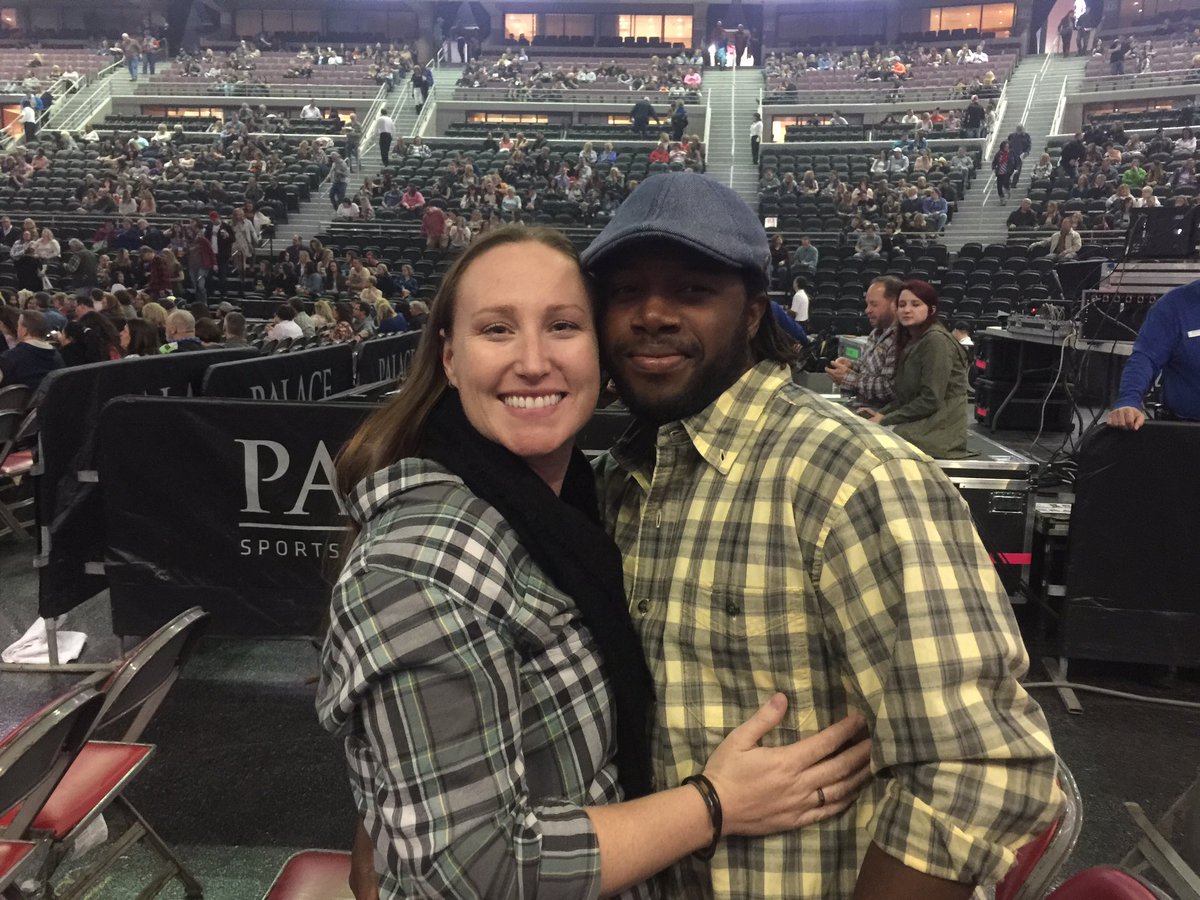 All the way from #Bahamas to #BSDetroit we made it!!! Tear it up <a href="/blakeshelton/">Blake Shelton</a>