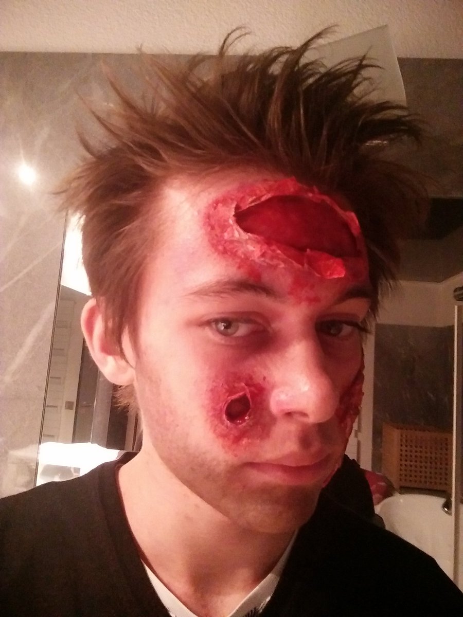 Norec__'s tweet image. Ça arrive bientôt sur la chaîne #Vlog1 Merci à @1Dcloe_payne pour ce maquillage 👌