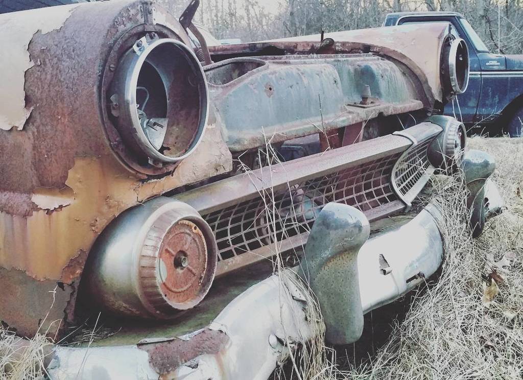 oldcar_photo's tweet photo. #oldcar #backtonature #goodintentions #neighborshouse #hoarder #walk by canklesandsporks https://t.co/lVXXmphHwn