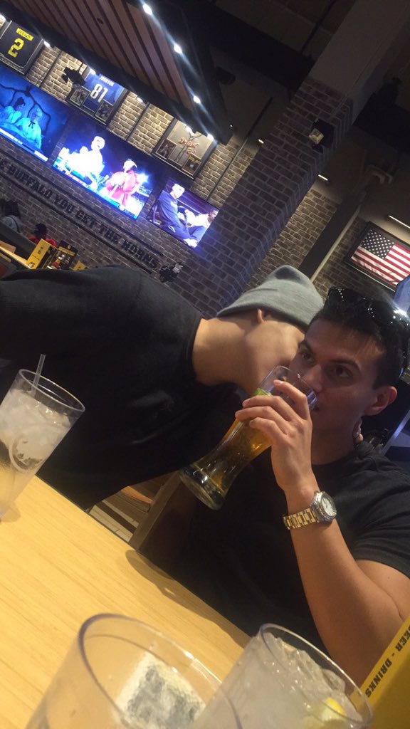 Jv_reyes5's tweet photo. Vegas got us like... #PrettyboyP https://t.co/9VGLngOAuE