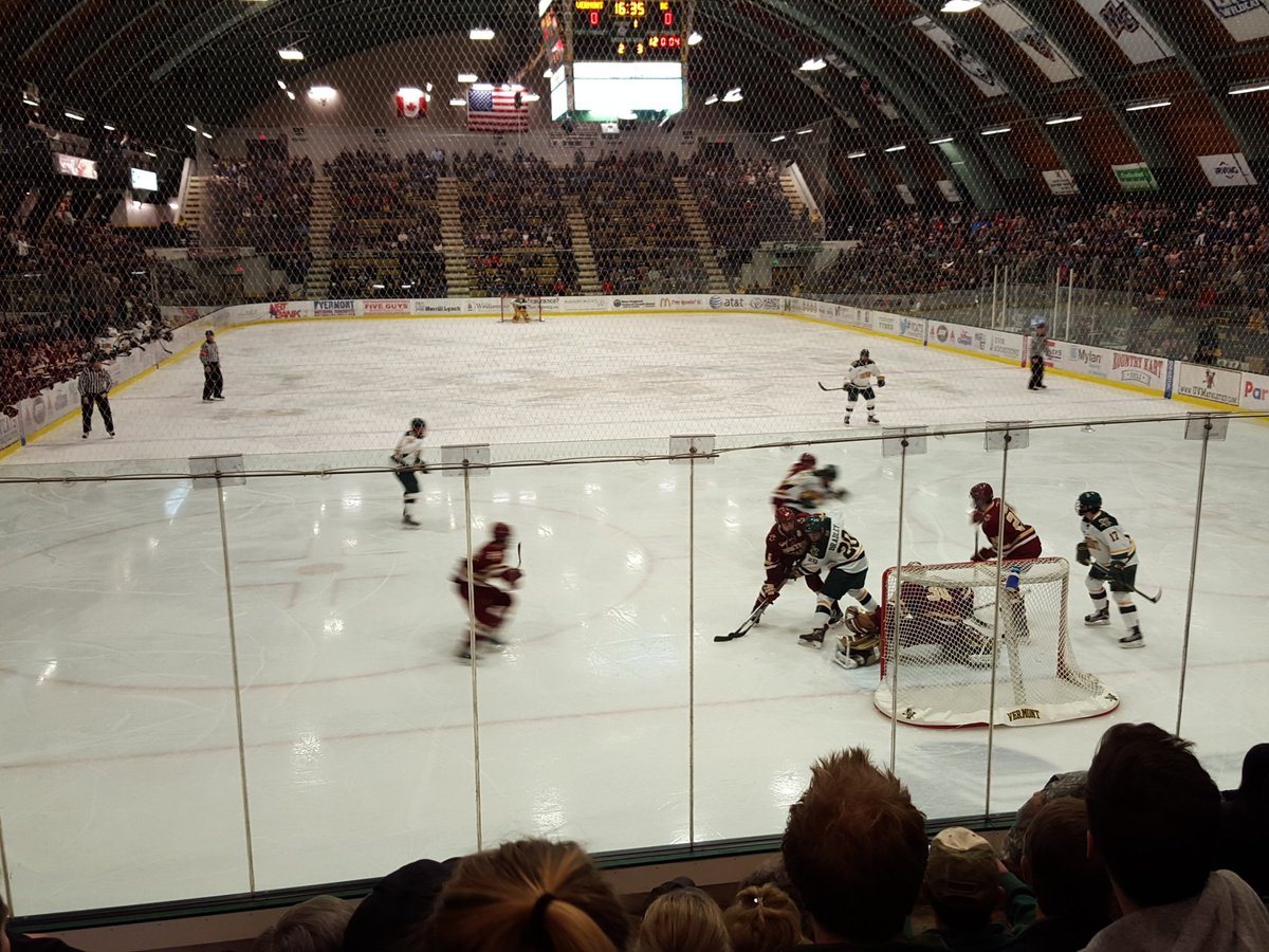 CamiRay's tweet image. Section 13, Row I, Seat 4
@UVMmhockey 
Go CATS Go! 
#pizzeriaverita
#vcats