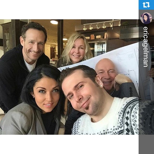 NicholasRosaci's tweet image. Dream selfie team striking a posh pose at posh Perola Kitchens :) #dreamteamselfie #20daystillthebigreveal #FDHOME