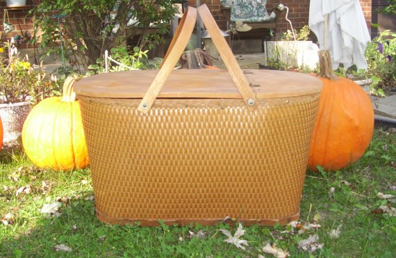 CraftsByMyrna's tweet photo. https://t.co/I3xpBQKhLk #vintage #1940's #picnic #basket #springtrending https://t.co/SWsHqbrqsq