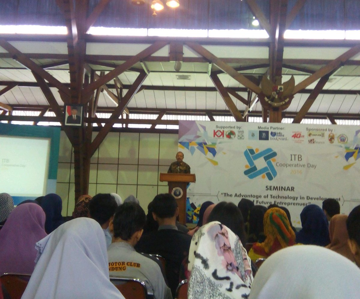 Ir. Agus  Muharram, Sekretaris Kementrian Koperasi dan UKM, membuka secara resmi <a href="/ITBCD2016/">ITB Cooperative Day</a> pagi ini.