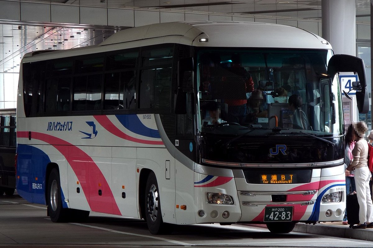 巨神兵 Pa Twitter 新神戸駅 三宮btと東浦btを結ぶ大磯号 本四海峡バスと西日本jrバスの運行です 本四海峡バスは この路線専属の西工e型も使用したりとトイレなしが多く 西日本jrバスはエアロキング以外のトイレ付き4列シートが使用されています Https T Co