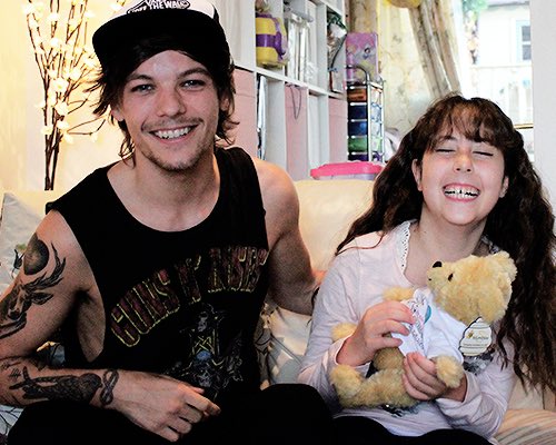 niaIIonly's tweet image. HOW CAN U MANAGE TO HATE A GUY WHO EVER DID WAS TO HELP PEOPLE #SupportToLouis