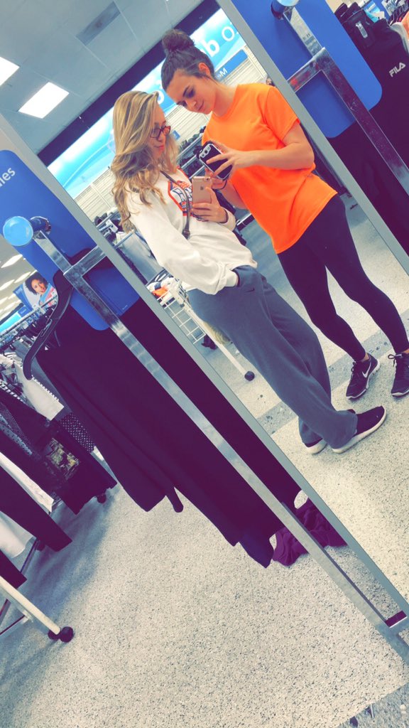 mstricklin25's tweet photo. Thanks for a great day 🛍💖😋👯🙌🏼 @allieeemitchell https://t.co/igTbPGiOj6