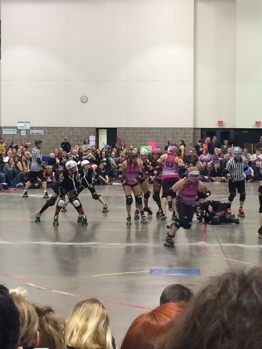 leahjoy0523's tweet photo. #TooHothToHandle #RollerDerby #vaudevilleVixens #ResevoirDolls #Madison #WI @Waksik @ResDollDerby https://t.co/N4sGW5UHIJ