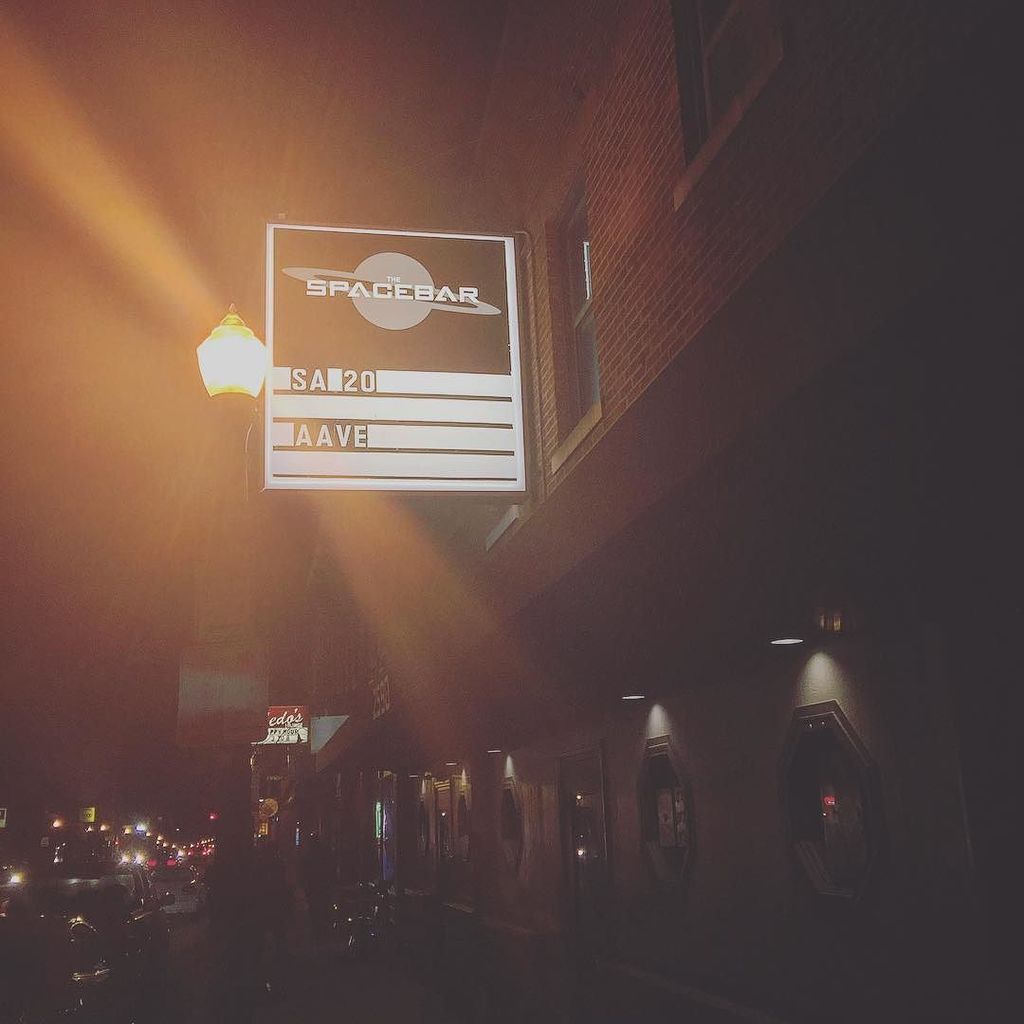 aaveaaveaave's tweet photo. About to do that thang we try to do at @spacebarcolumbus with @animalrunning @troypettymusic and #blacklighttribe https://t.co/HdXCp36MXl