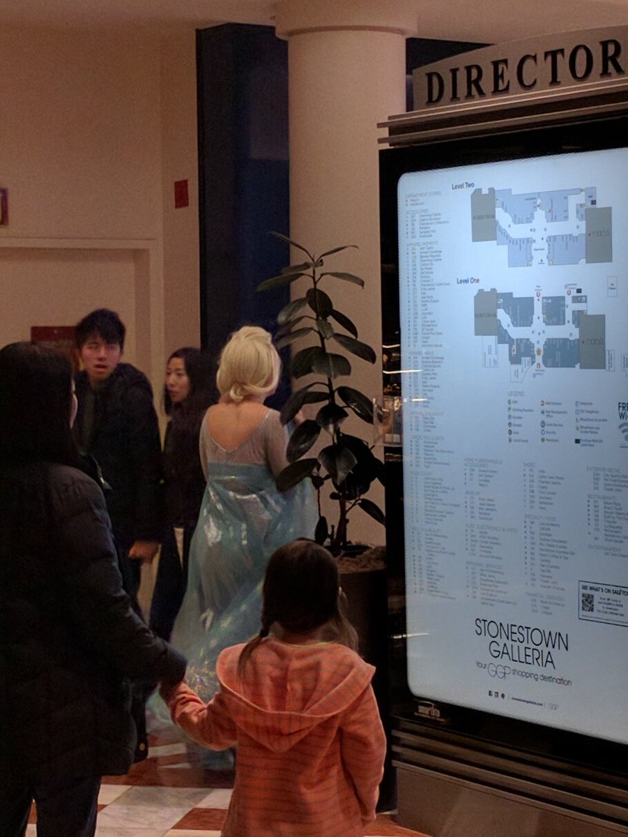 C_Pritchard's tweet photo. Elsa, shopping at @ShopStonestown!? #DatSFLife https://t.co/Tmudpa64QS