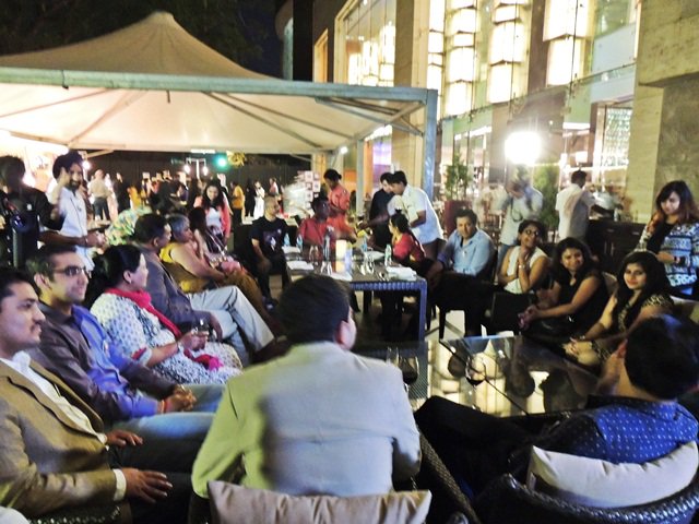 lifeisavacation's tweet photo. @HolidayIQ @JWMarriottBLR  Cool evening with other travelers cruising on NH48 with #HolidayBetterConversations https://t.co/D0yyw0Adqe