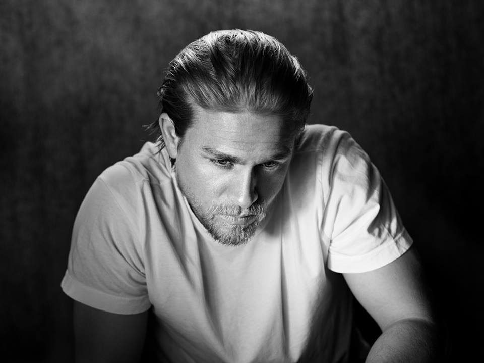 unofficial_acco's tweet photo. #CharlieHunnam From photographer, #AlbaTull. https://t.co/4CB0oFKCsL