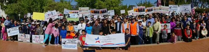 LilyWLi's tweet photo. #Justice4Liang Chinese-Americans protesting to support Peter Liang https://t.co/Gd8HyeIsTK