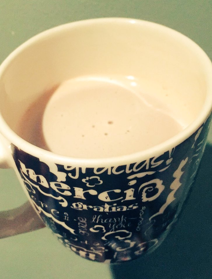 winso1983's tweet photo. Si tiene frío, un chocolate caliente (bautizado) para quitárselo #LoQueSi https://t.co/X65NuRaoLQ